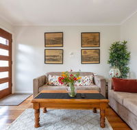 Spacious Bungalow5min walk to station5min to Box HillWiFiParking - Australian Directory
