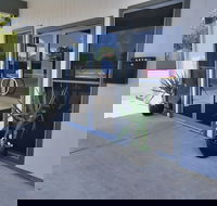 Oval Motel - Australian Directory