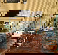 Parry Creek Farm Tourist Resort  Caravan Park - Australian Directory