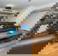 Maggies Beachfront Apt. 4 - Australian Directory