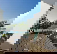 Maggies Beachfront Apt. 6 - Australian Directory