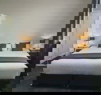 The Parade Hotel - Australian Directory