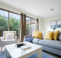 Spacious Lovely Home In Point Cook - Australian Directory