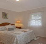 Hollyoak Cottage delightful ducks  doileys - Australian Directory