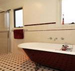 Plum Tree Cottage warm cosy  walk to town - Australian Directory