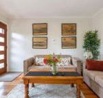 Spacious Bungalow5min walk to station5min to Box HillWiFiParking - Australian Directory