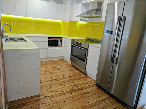Morisset Glass & Glazing - Australian Directory 0