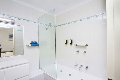 Fairway Motor Inn - Australian Directory 6
