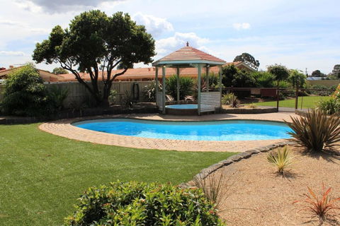 Werribee Park Motor Inn - Australian Directory 4