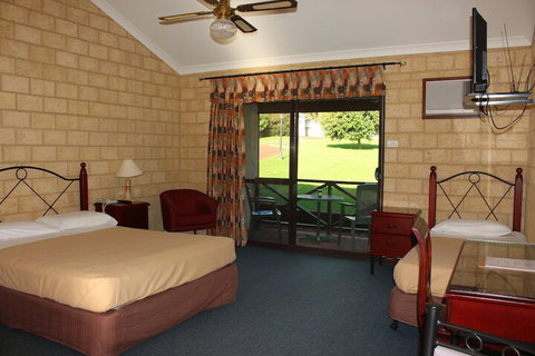 Karri Forest Motel - Australian Directory 7