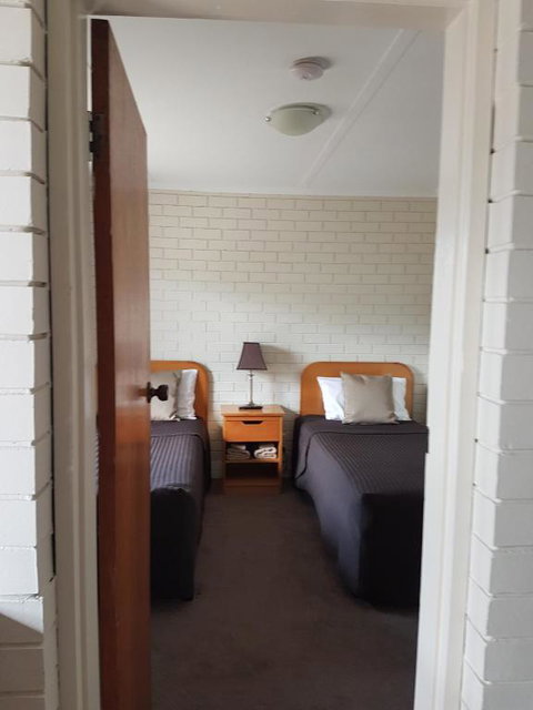 Econo Lodge Hacienda Motel Geelong - Australian Directory 6