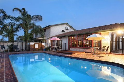 Tamworth Motor Inn & Cabins - Australian Directory 3