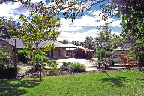Emeraldene Inn & Eco-Lodge - Australian Directory 3