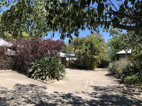 Emeraldene Inn & Eco-Lodge - Australian Directory 1