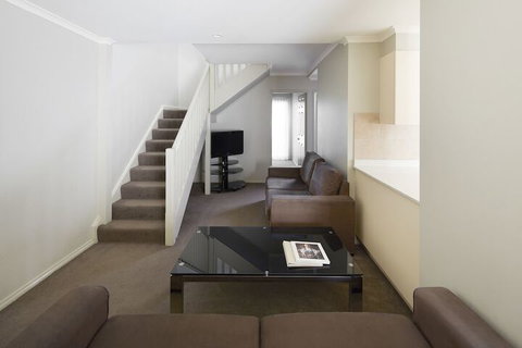 Pinnacle Apartments - Australian Directory 6