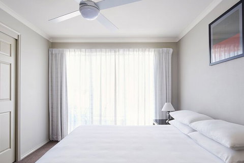 Pinnacle Apartments - Australian Directory 3