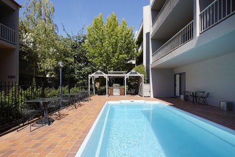 Pinnacle Apartments - Australian Directory 1