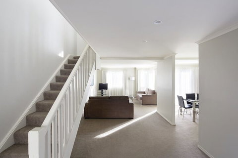 Pinnacle Apartments - Australian Directory 7