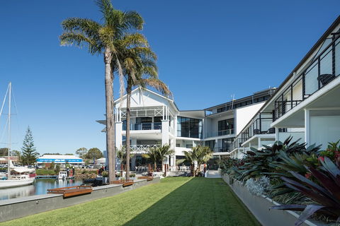 Sails Port Macquarie - By Rydges - Australian Directory 2