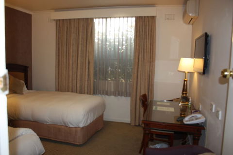 Country Plaza Queanbeyan - Australian Directory 6