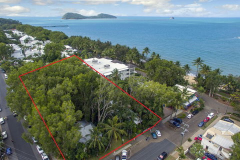 The Reef Retreat - Australian Directory 3