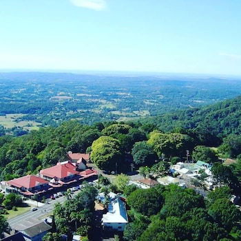 Mayfield On Montville - Australian Directory 1