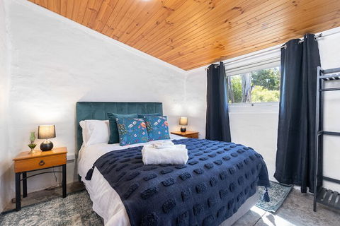 Reillys Wines Heritage Cottages - Australian Directory 5