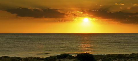 Scarborough & Absolutely Beachfront - Australian Directory 5