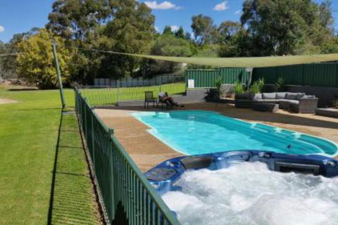 Early Settlers Motel Tocumwal - Australian Directory 0