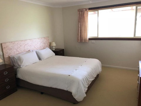 2 Jocelyn Street. Dalmeny - Australian Directory 6