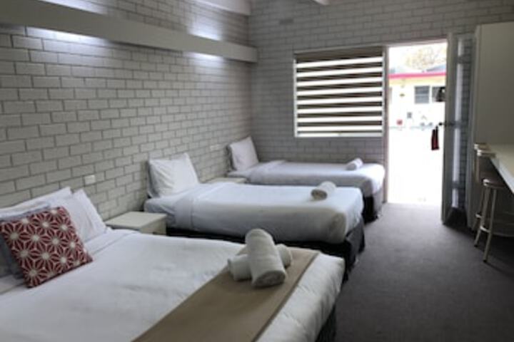 Staughton Vale VIC Australian Directory