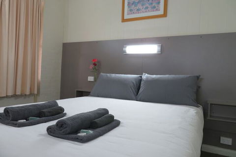Bishops Lodge Narrandera - Australian Directory 7