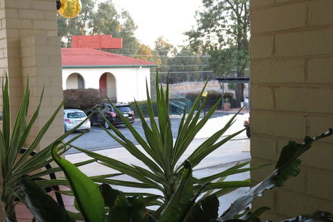 Bishops Lodge Narrandera - Australian Directory 3