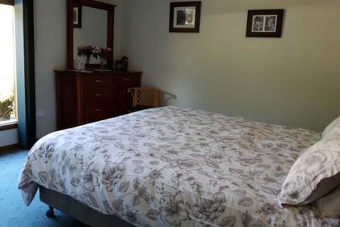Eagles Roost Farmstay B & B - Australian Directory 2