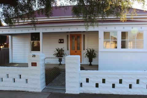 Signature On Gunn - Australian Directory 5