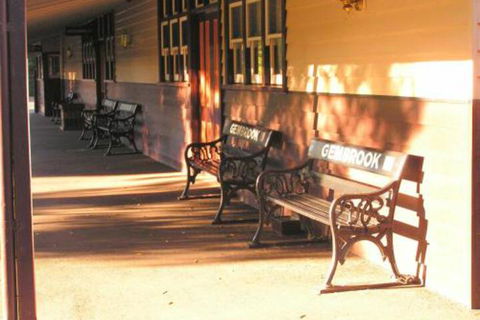 SIGNAL BOX Short Stay - Australian Directory 2