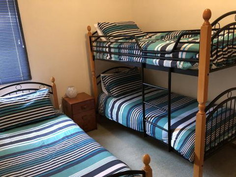 Unit 2 Ballingalla Apartments - Australian Directory 1