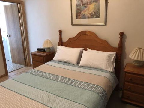 Unit 2 Ballingalla Apartments - Australian Directory 4