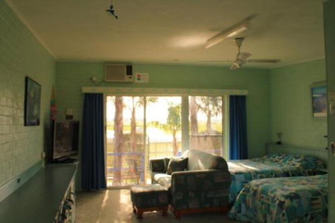 Inverloch Motel - Australian Directory 3