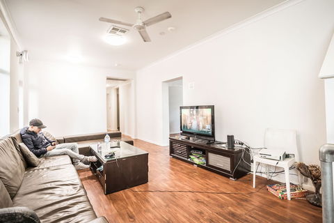 Downtown Backpackers Hostel - Australian Directory 6