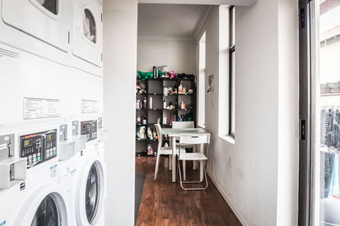 Downtown Backpackers Hostel - Australian Directory 1