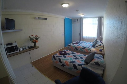 Turn-in Motel - Australian Directory 4