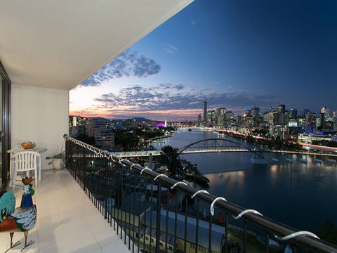 River Plaza Apartments - Australian Directory 2