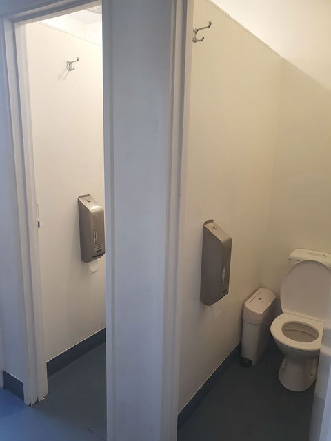 College Lawn Hotel - Hostel - Australian Directory 5