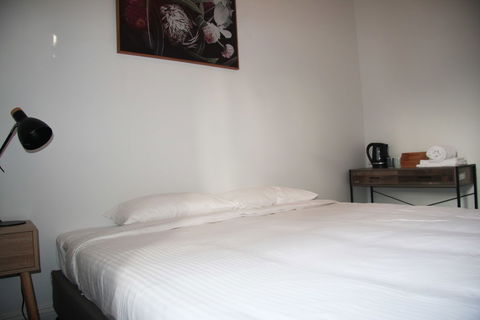 College Lawn Hotel - Hostel - Australian Directory 6