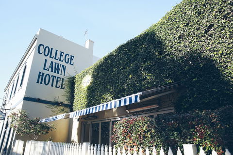 College Lawn Hotel - Hostel - Australian Directory 0