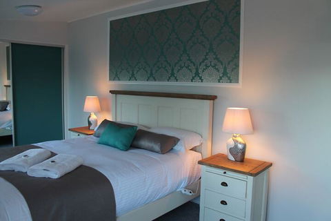 Lynrose Place - Australian Directory 2