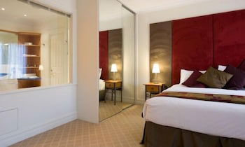 Lakeside Suites 4 - Australian Directory 2