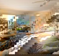 Lakeside Suites 4 - Australian Directory