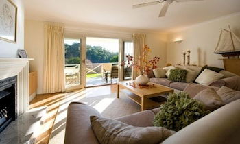 Lakeside Suites 2 - Australian Directory 1